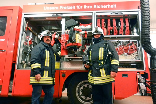 Matthias Münch und Uwe Krüger, Mitglieder der 
Freiwilligen Feuerwehr Steina (Foto: Freiwilligen Feuerwehr Steina)